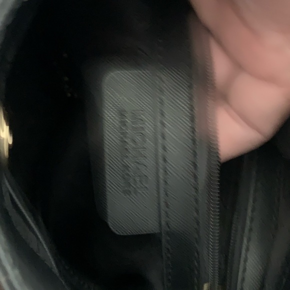 Michael Kors -Black Saffiano Leather Purse with crossbody strap - Picture 14 of 16